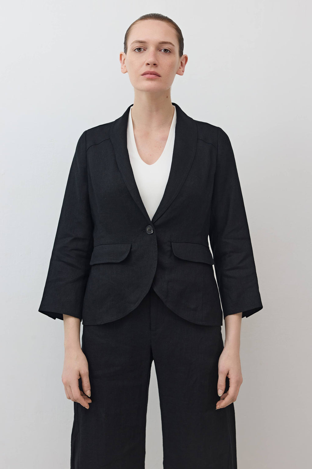 Cropped Tulip-Hem Blazer in Black