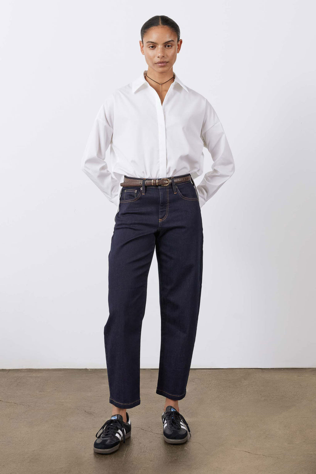 Petite Barrel-Leg Stretch Denim Jeans in Rich Dark Wash