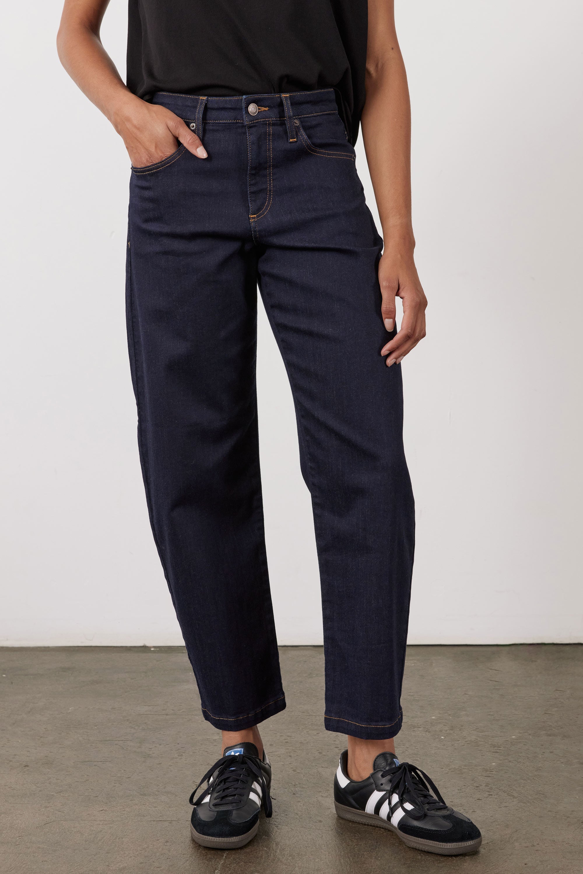 Petite Barrel-Leg Stretch Denim Jeans in Rich Dark Wash