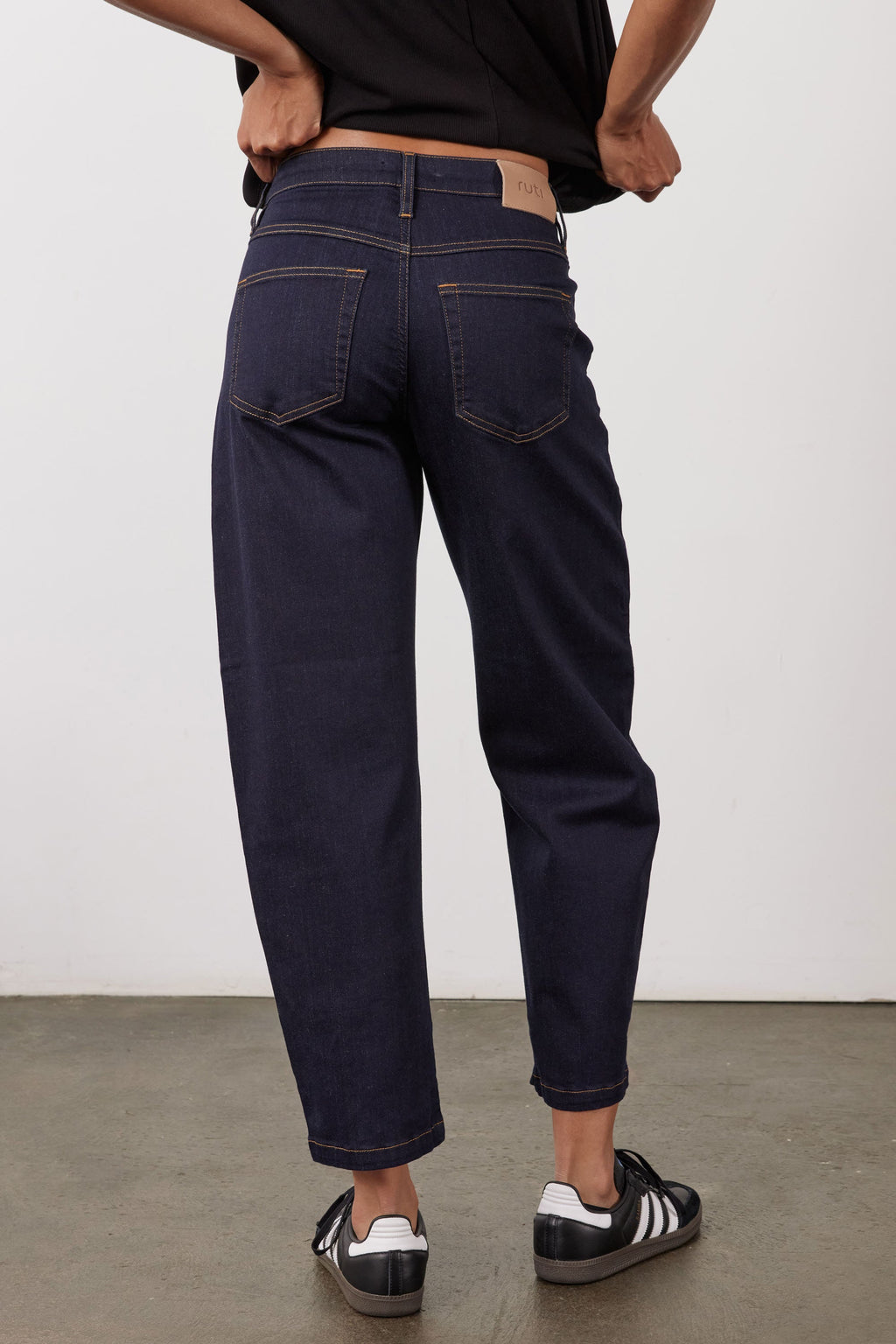 Petite Barrel-Leg Stretch Denim Jeans in Rich Dark Wash