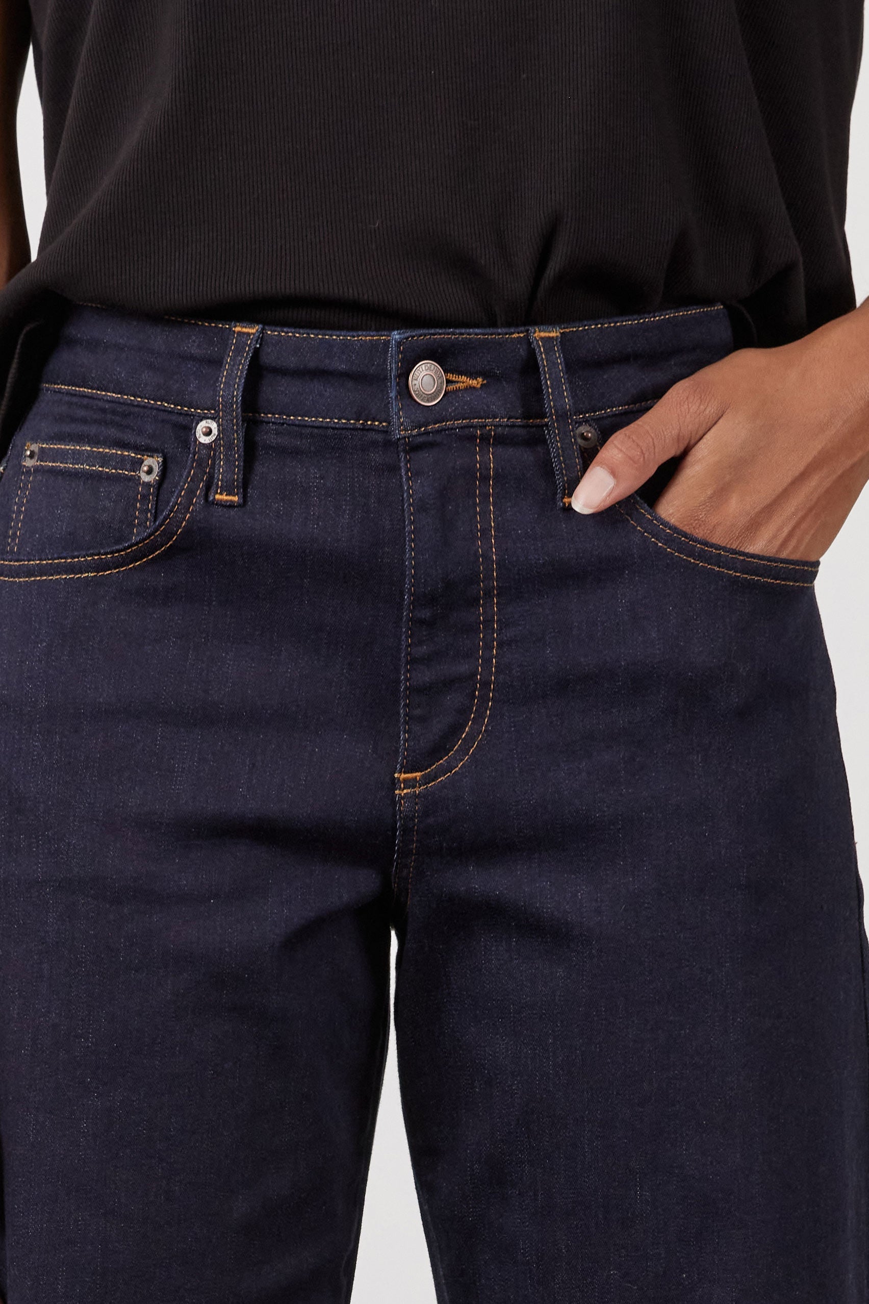 Petite Barrel-Leg Stretch Denim Jeans in Rich Dark Wash
