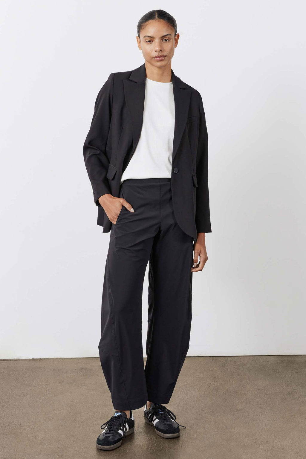 Single-Button Classic Blazer in Black