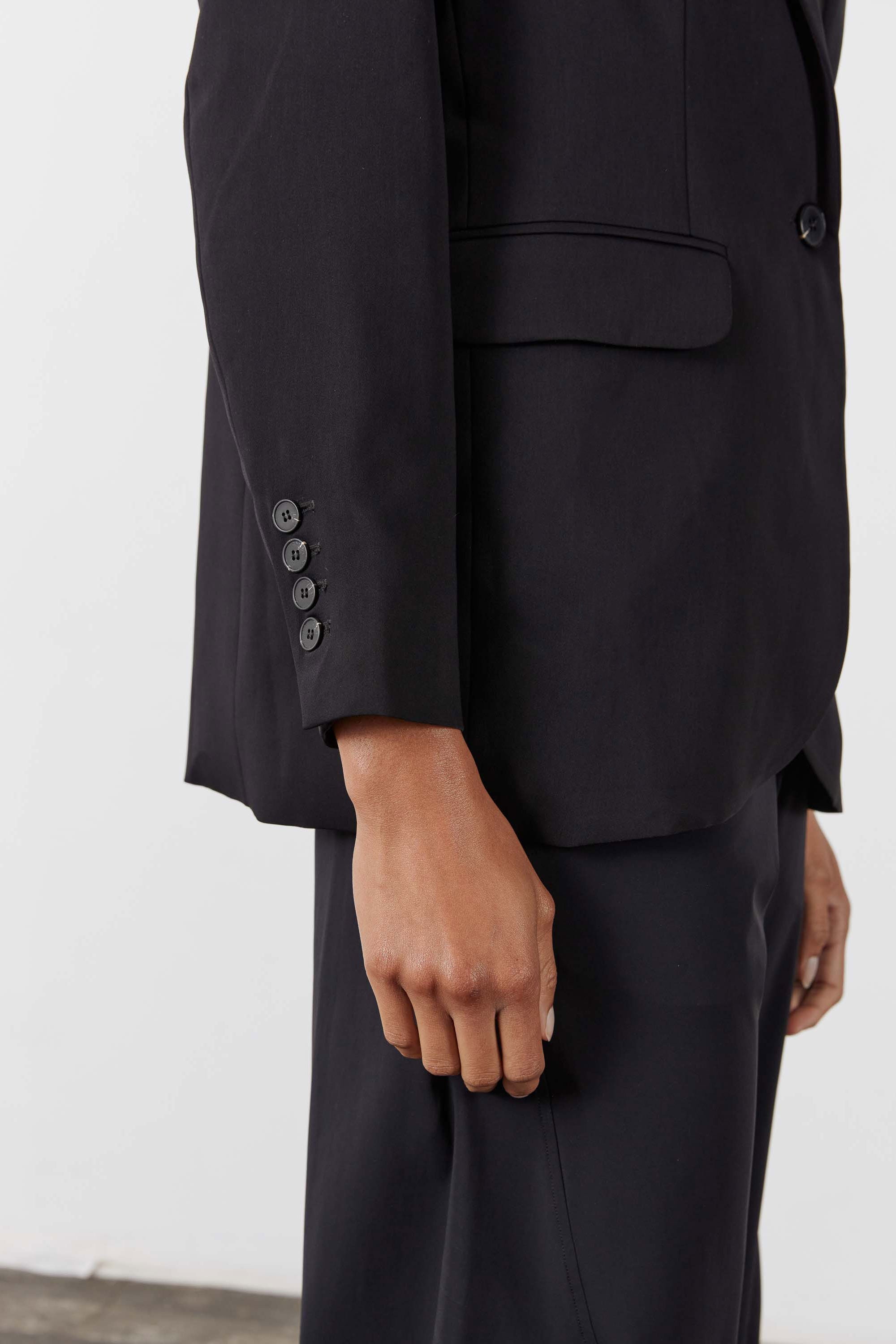 Single-Button Classic Blazer in Black