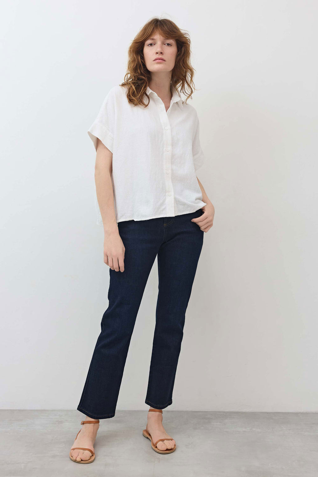 Petite Cropped Mid-Rise Straight Denim Jeans in Ebb Dark Wash