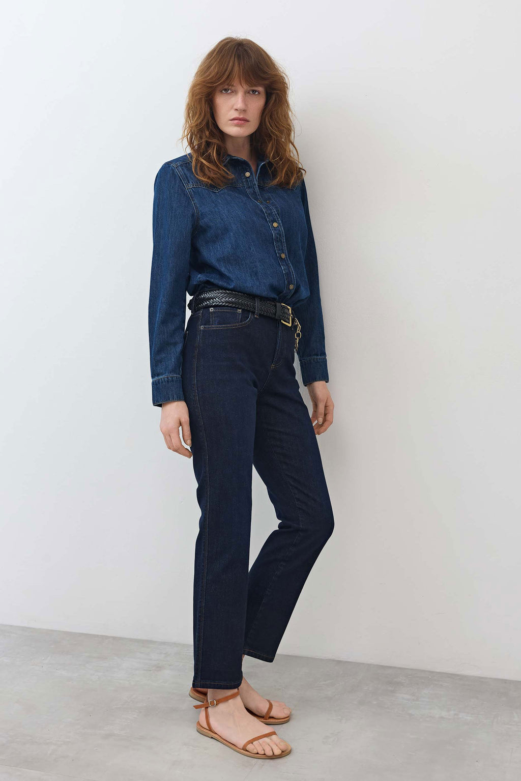 Petite Cropped Mid-Rise Straight Denim Jeans in Ebb Dark Wash