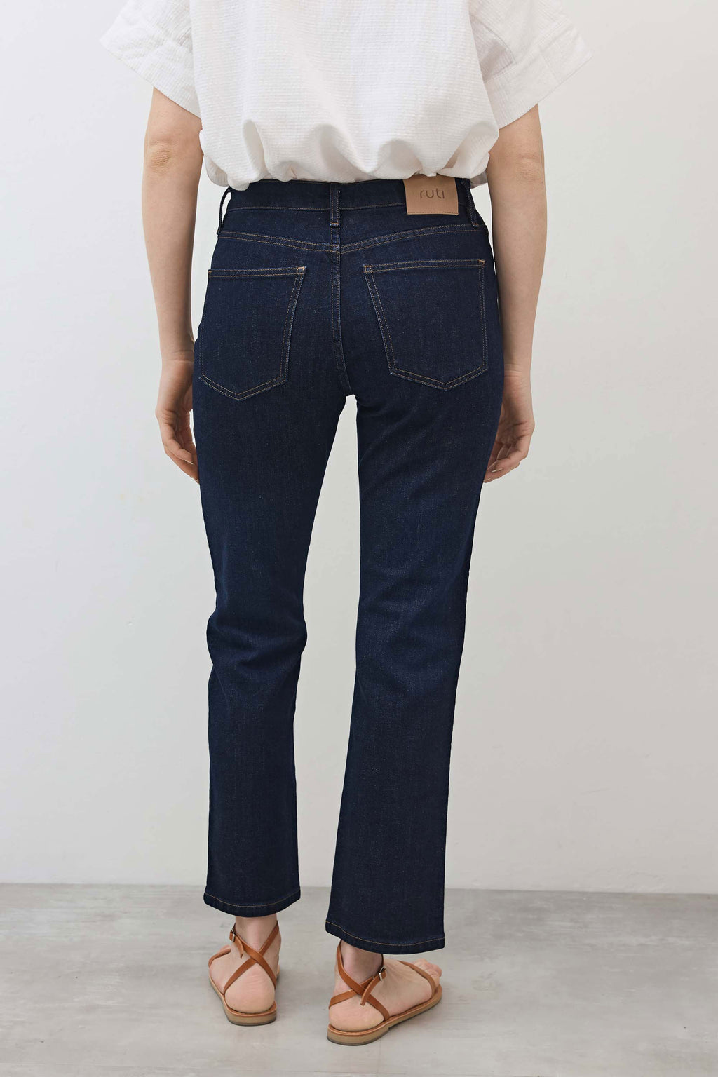 Cropped Mid-Rise Straight Denim Jeans in Ebb Dark Wash
