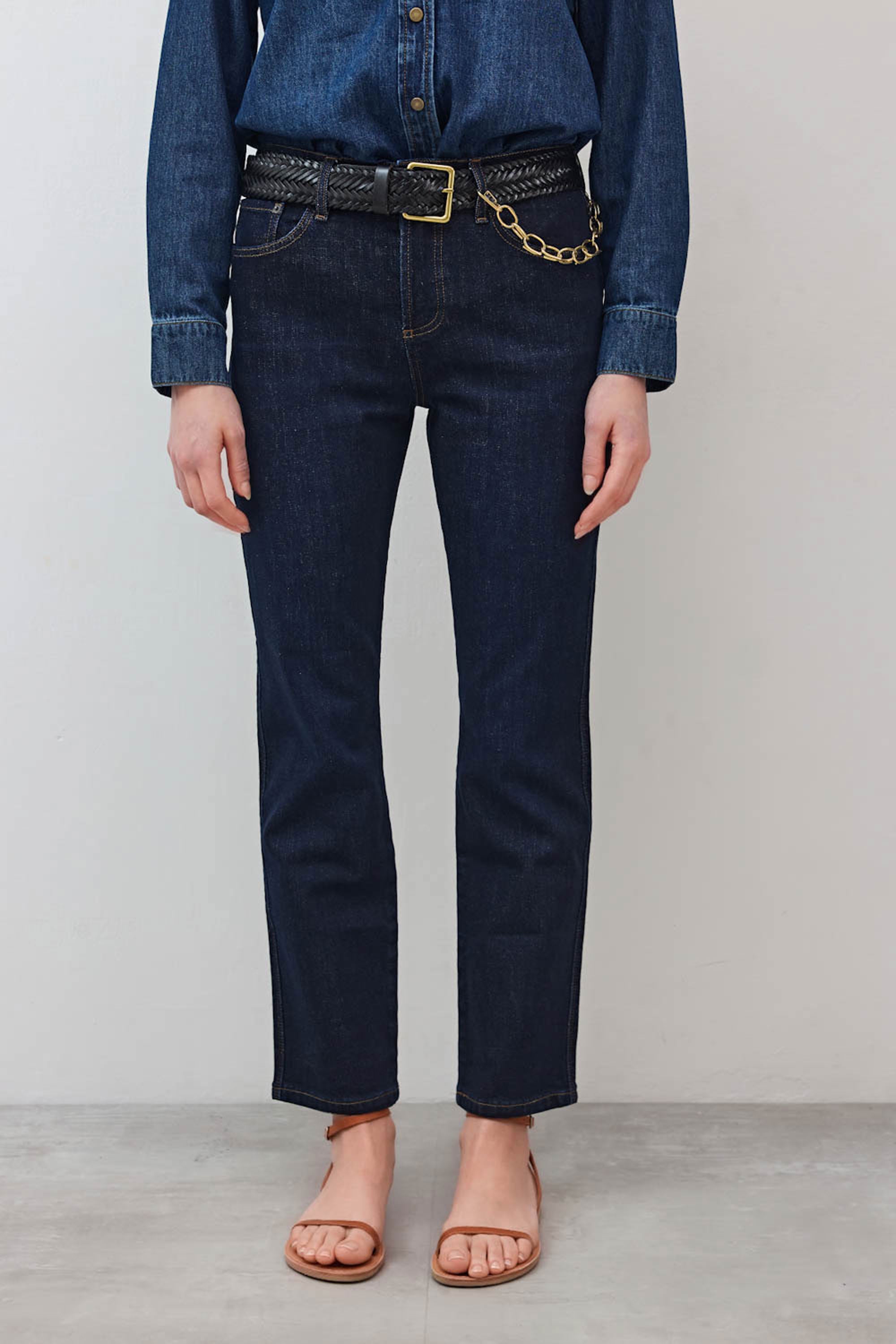 Cropped Mid-Rise Straight Denim Jeans in Ebb Dark Wash