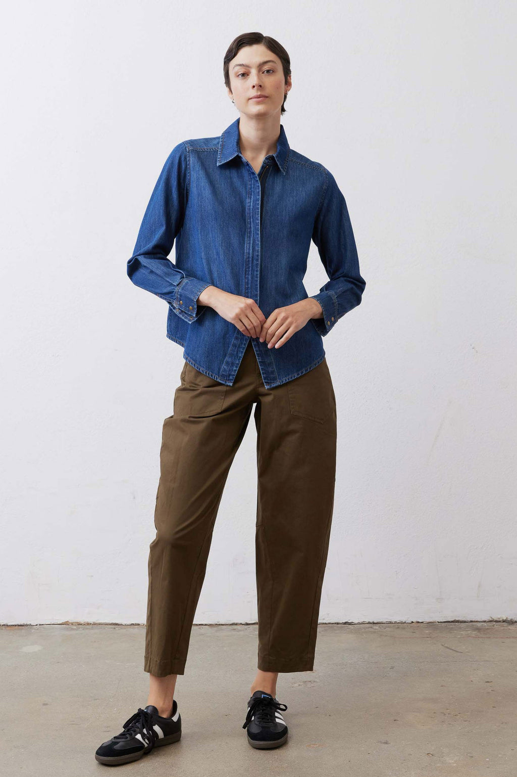 Handkerchief-Hem Zipper Denim Blouse in Medium Wash