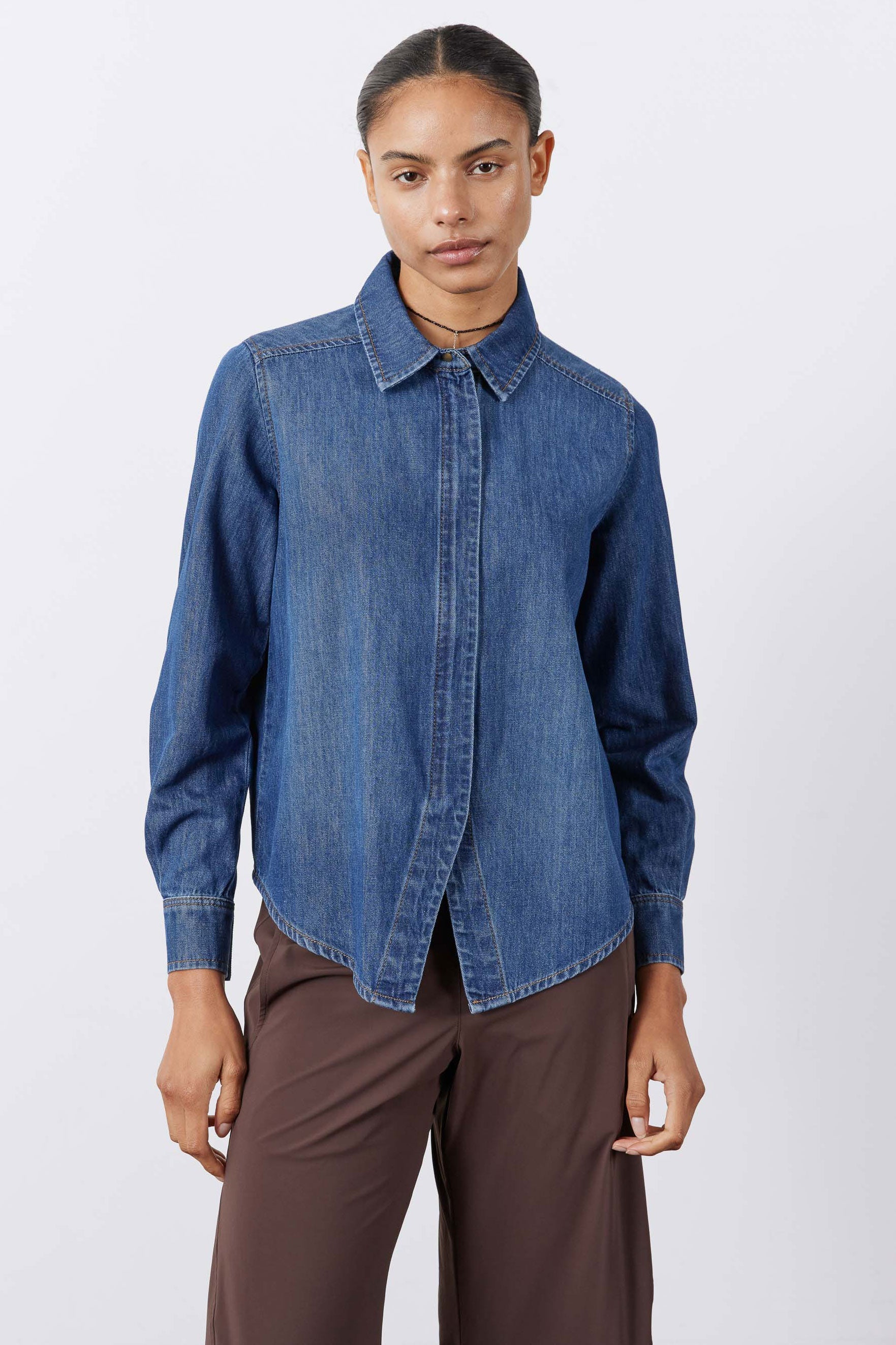 Handkerchief-Hem Zipper Denim Blouse in Medium Wash
