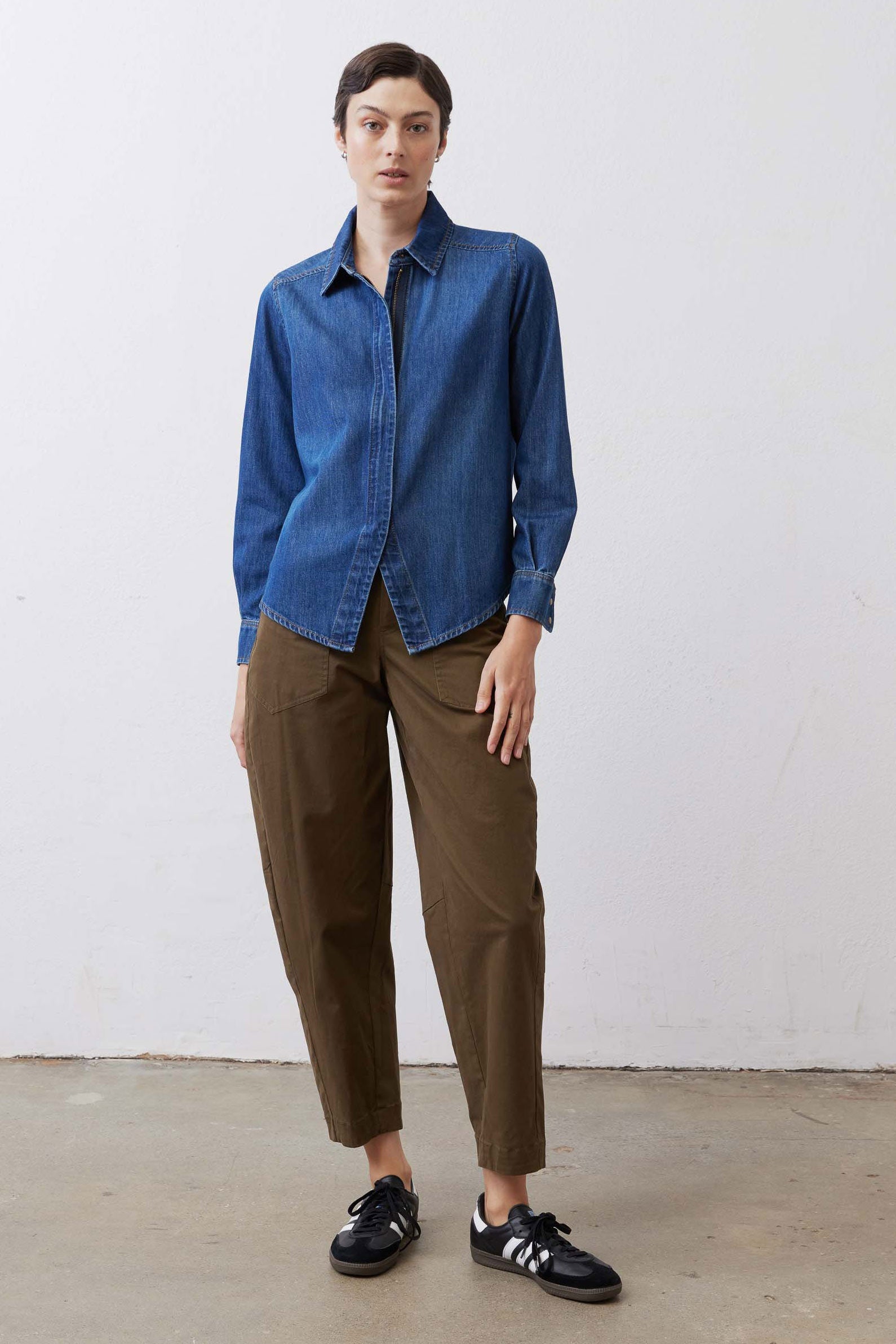Handkerchief-Hem Zipper Denim Blouse in Medium Wash