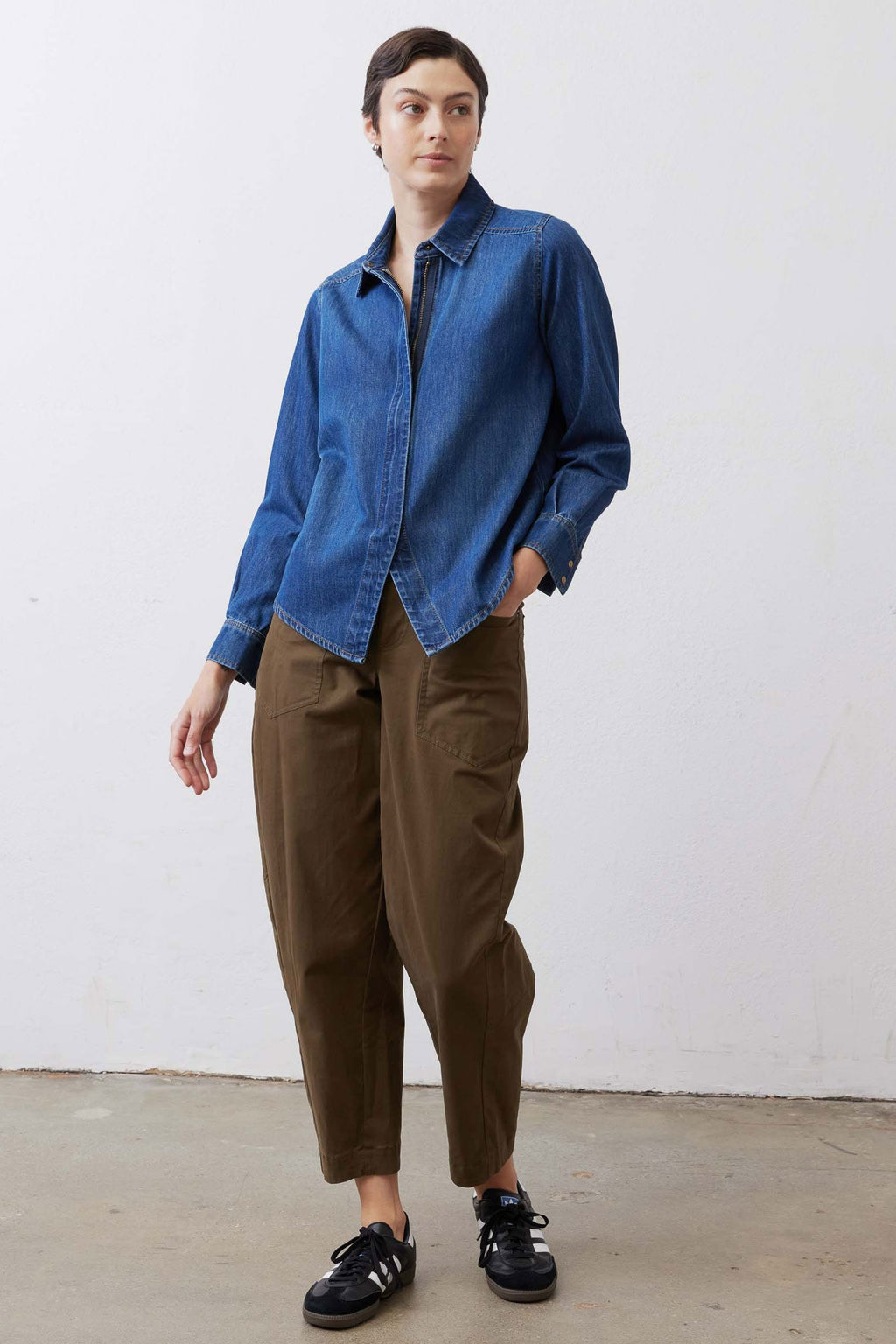 Handkerchief-Hem Zipper Denim Blouse in Medium Wash