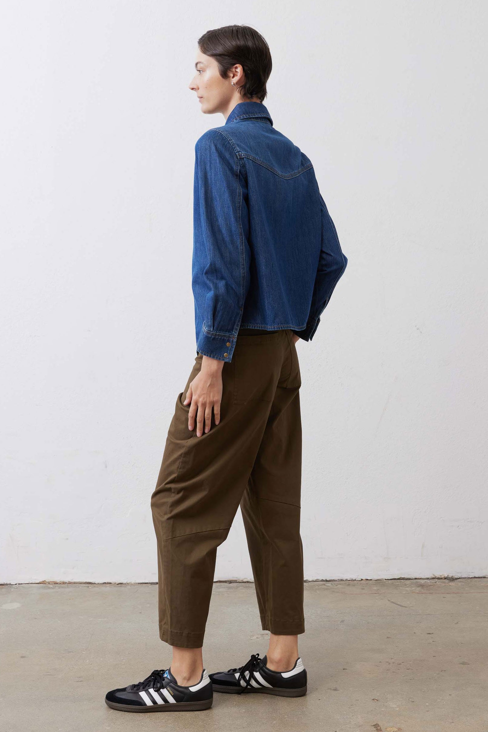 Handkerchief-Hem Zipper Denim Blouse in Medium Wash