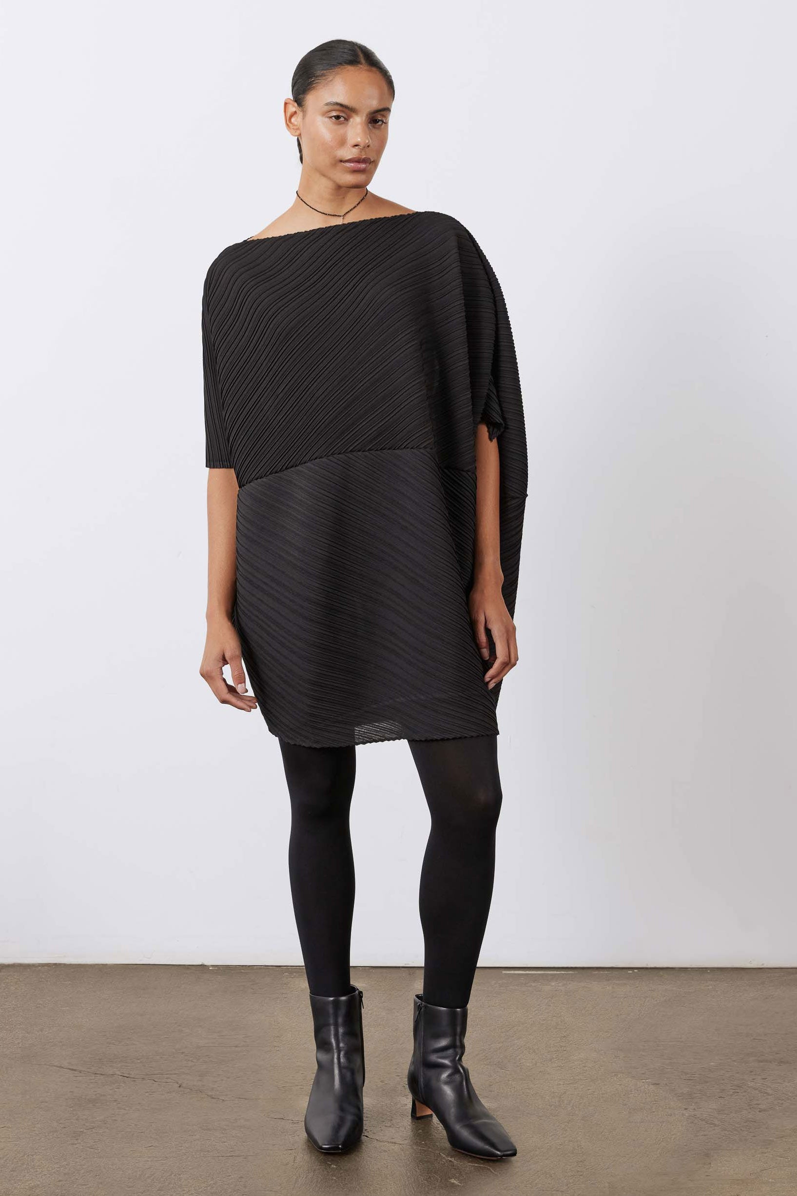 Oversized Pleated Stretch Tunic in Black