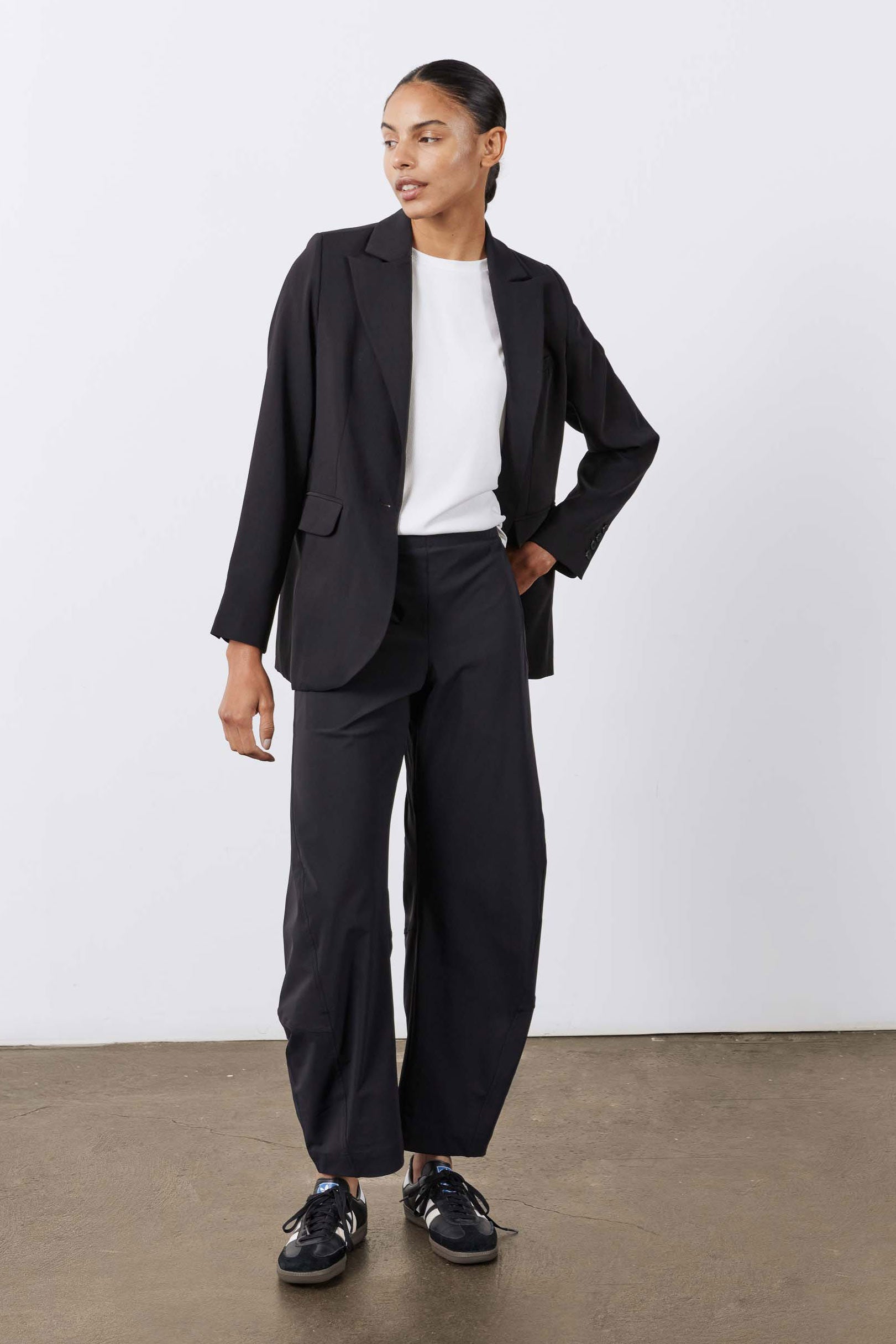 Single-Button Classic Blazer in Black