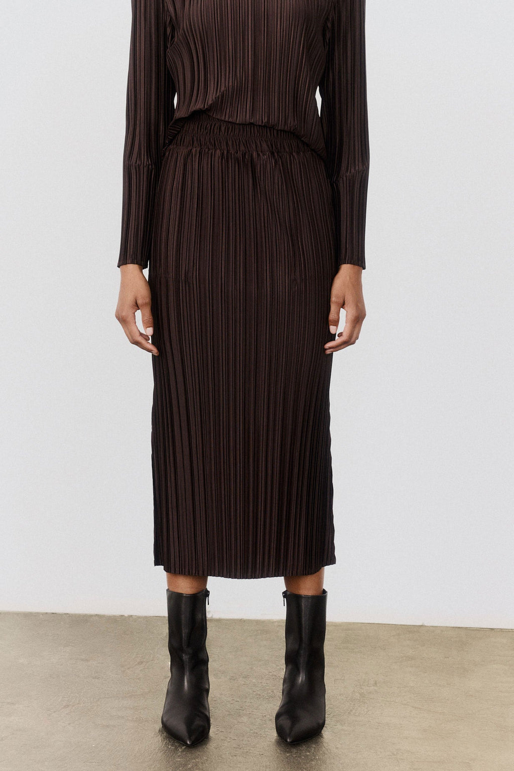 Relaxed Pleated Skirt