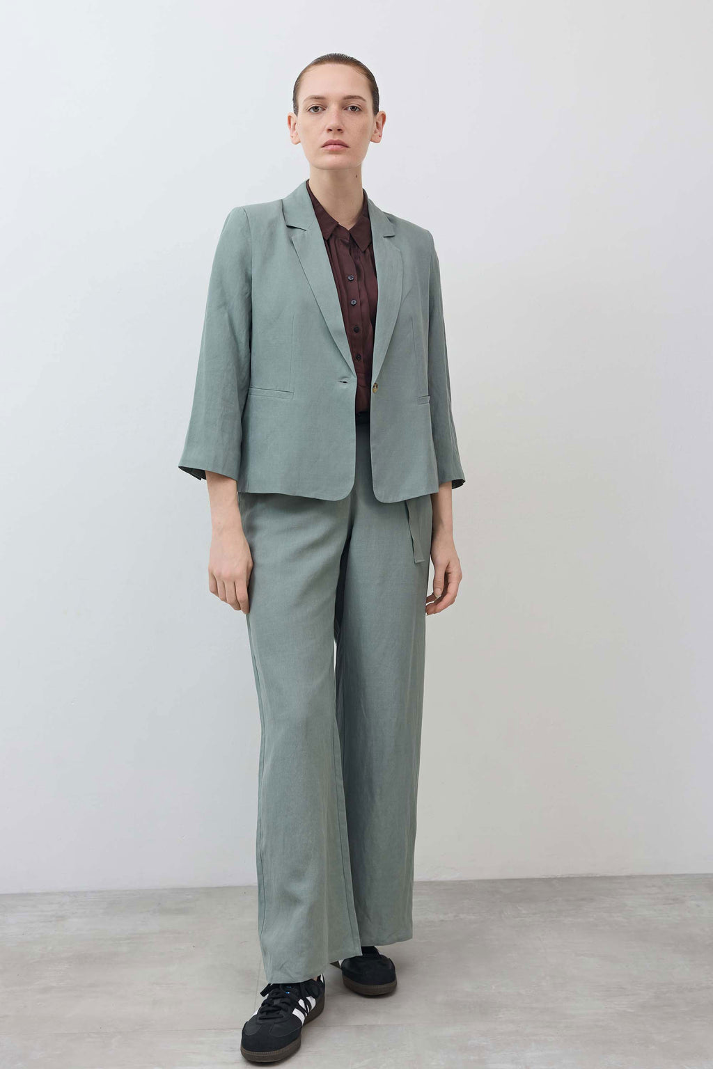 Shrunken Silk-Linen Tailored Blazer in Chinois Green