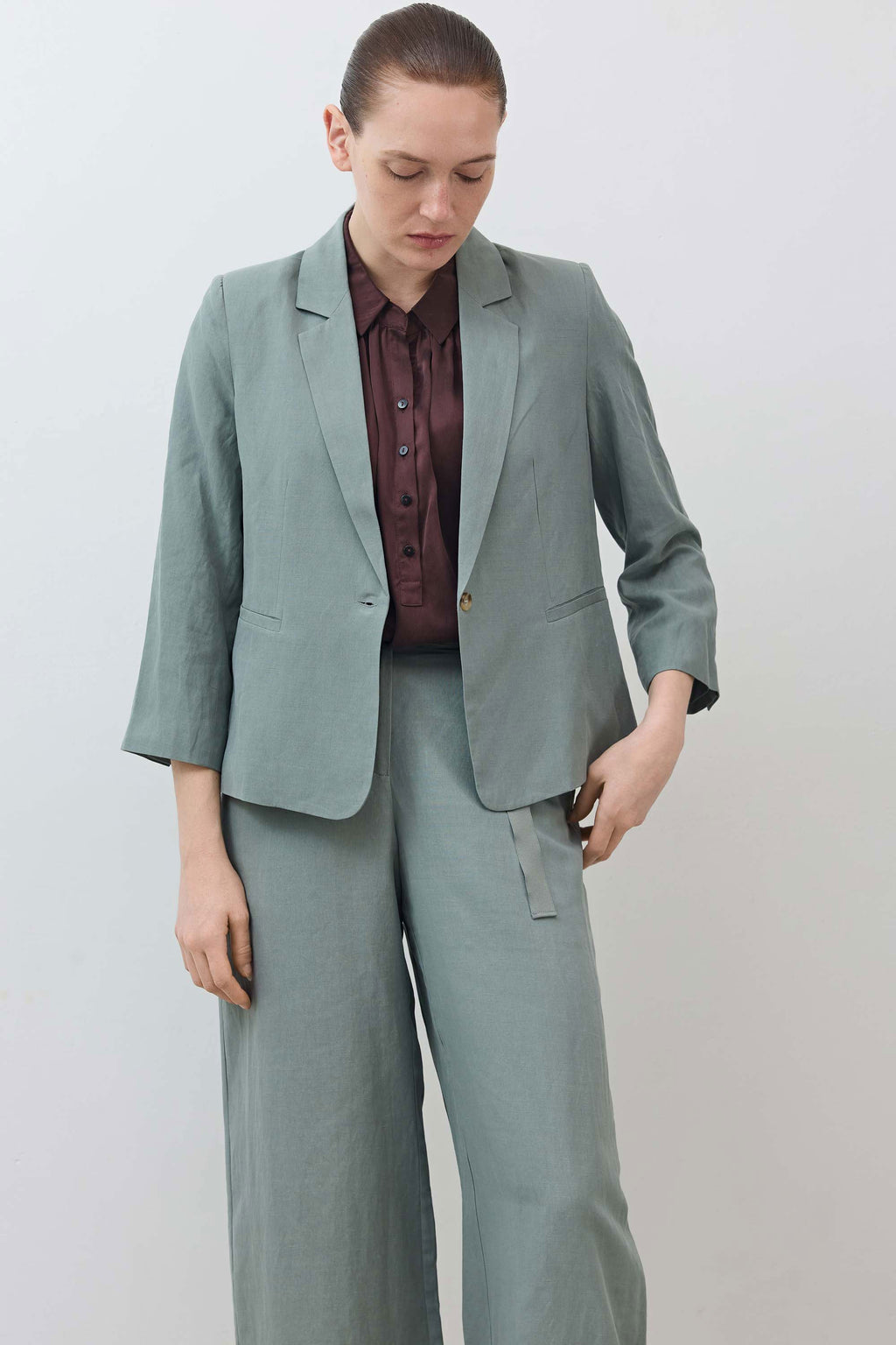 Shrunken Silk-Linen Tailored Blazer in Chinois Green