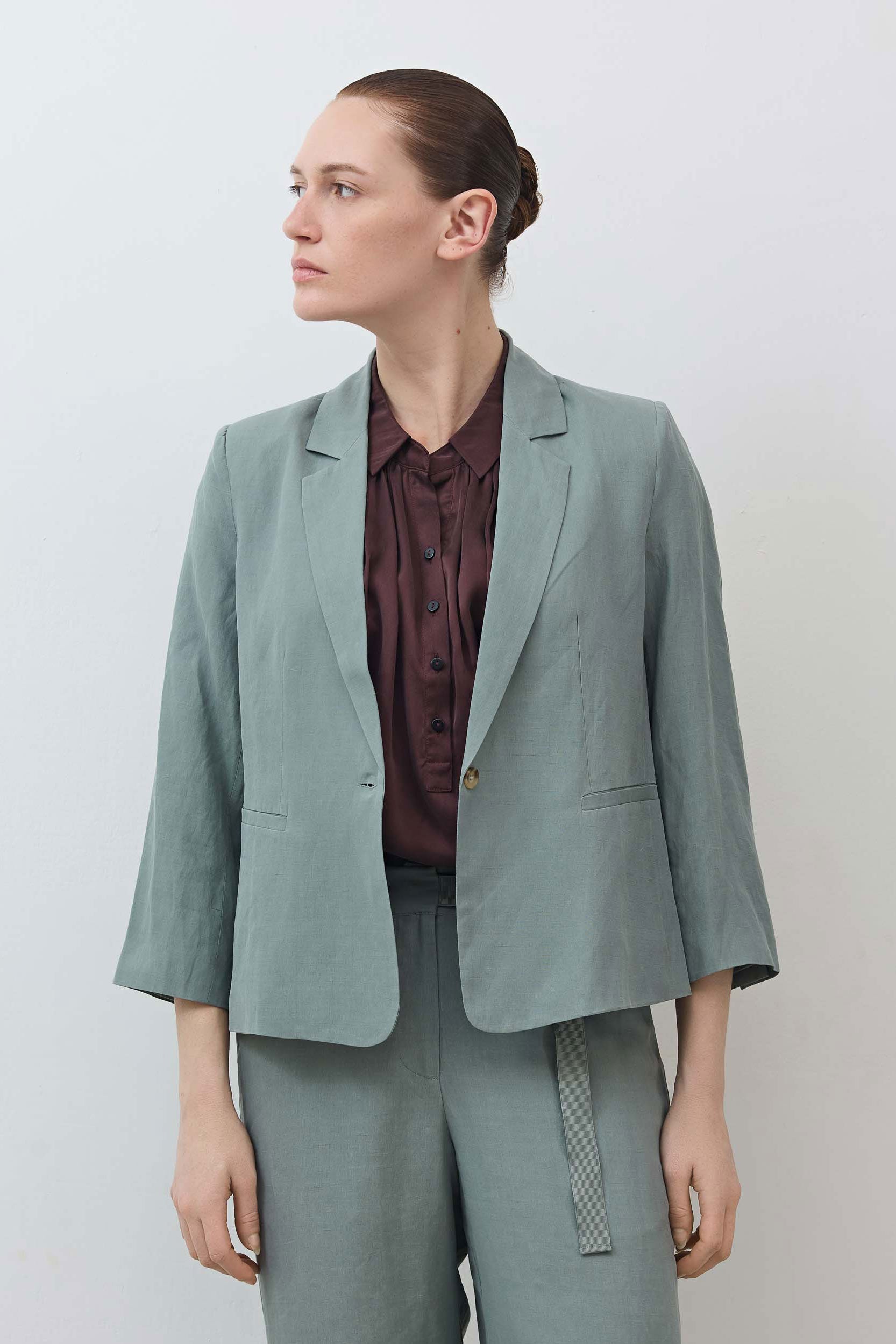 Shrunken Silk-Linen Tailored Blazer in Chinois Green