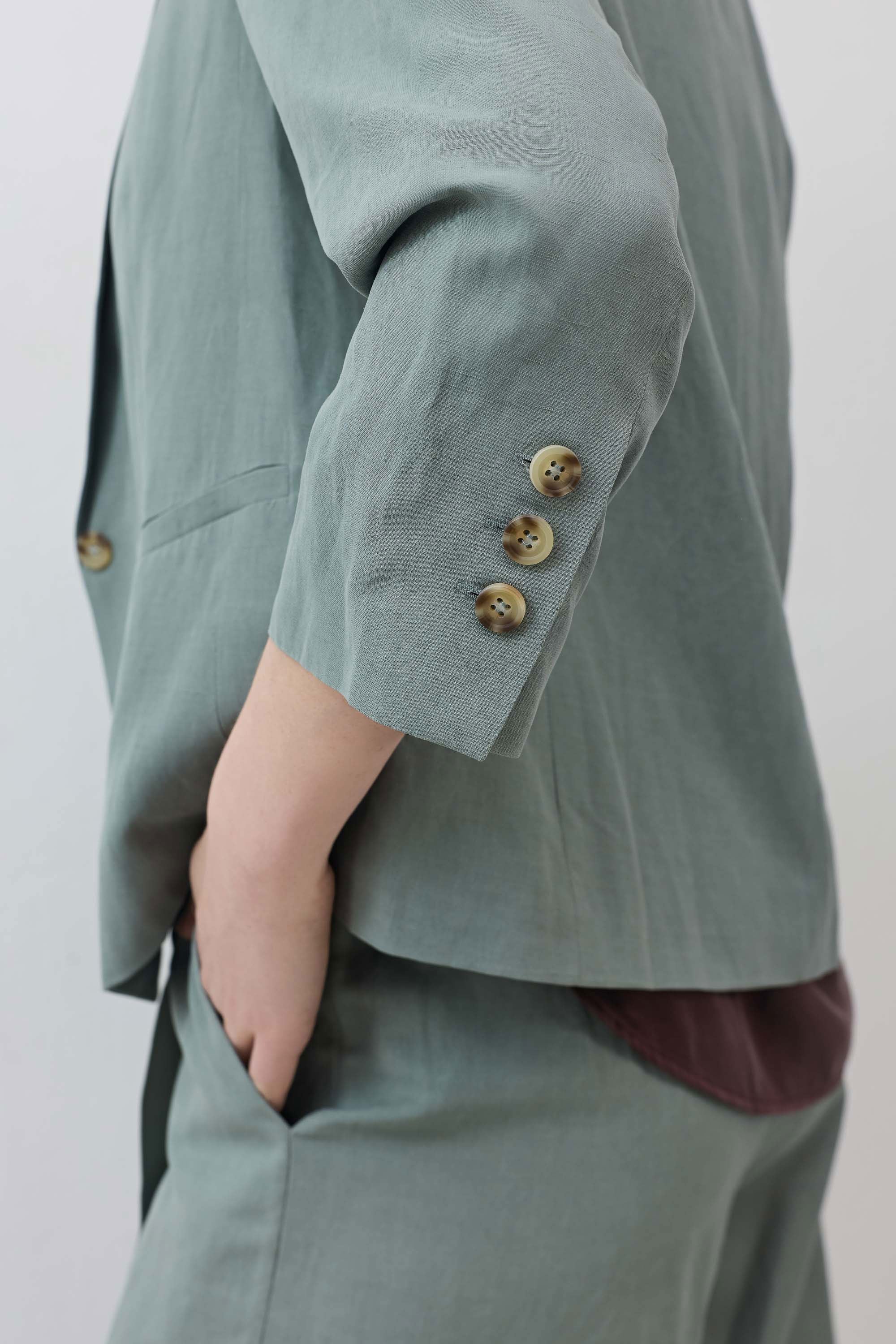 Shrunken Silk-Linen Tailored Blazer in Chinois Green