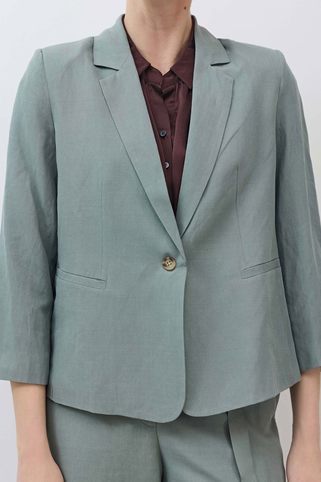 Shrunken Silk-Linen Tailored Blazer in Chinois Green