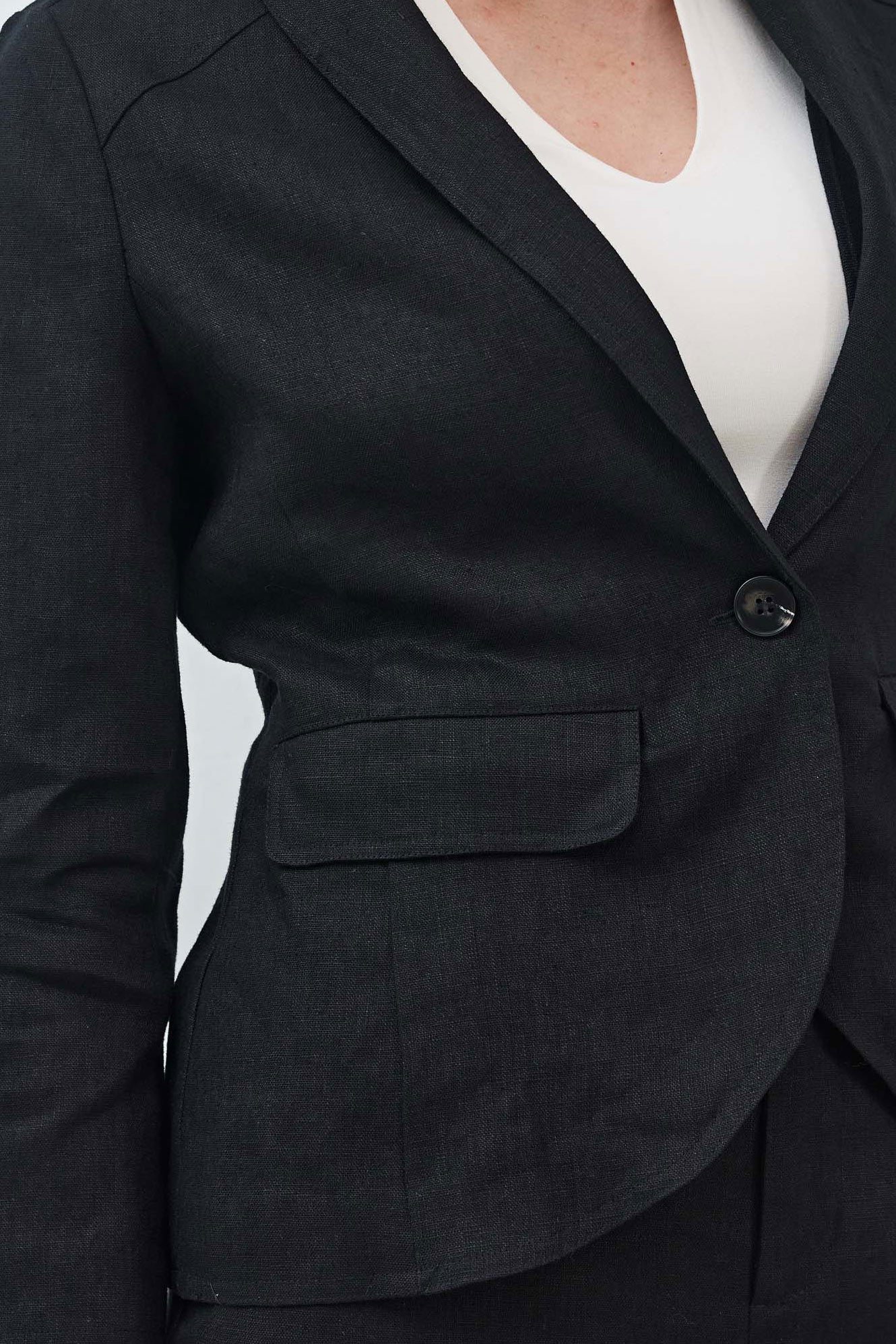 Cropped Tulip-Hem Blazer in Black