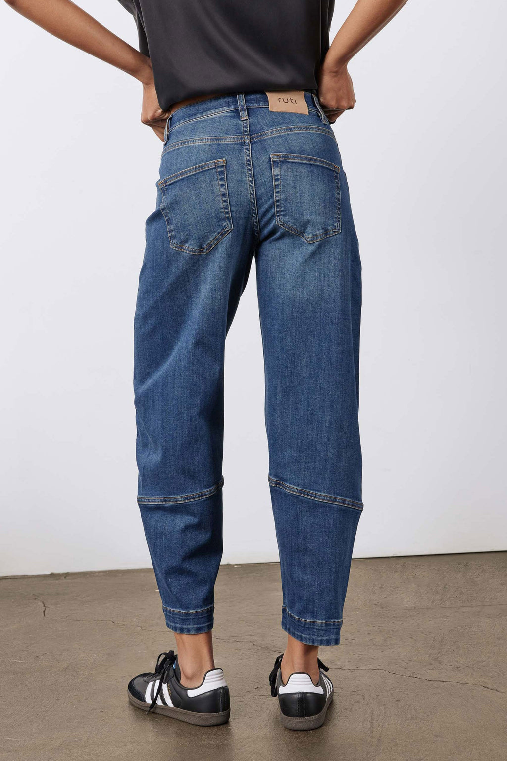 Wide-Leg Barrel Denim Jeans in Indigo