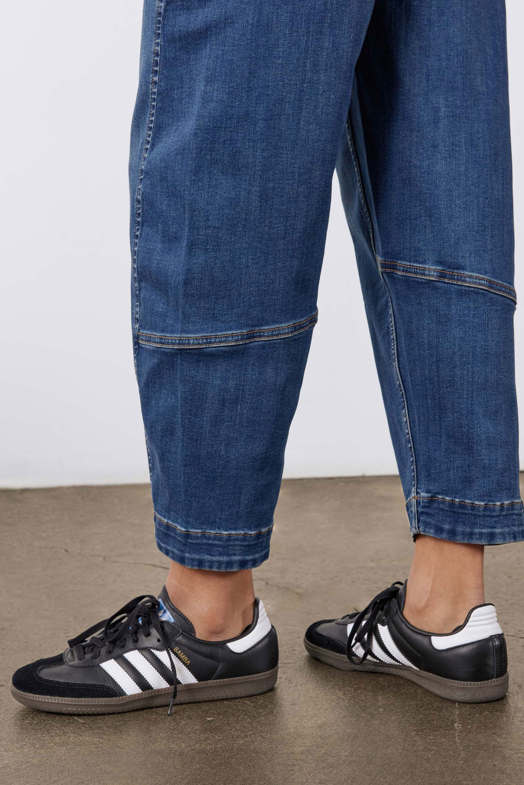 Long Wide-Leg Barrel Denim Jeans in Indigo