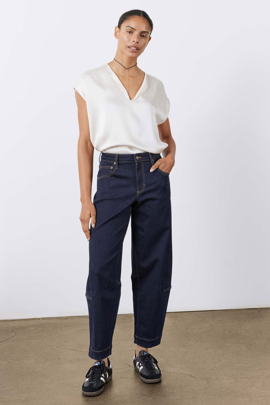 Long Wide-Leg Barrel Denim Jeans in Nyx Dark Wash