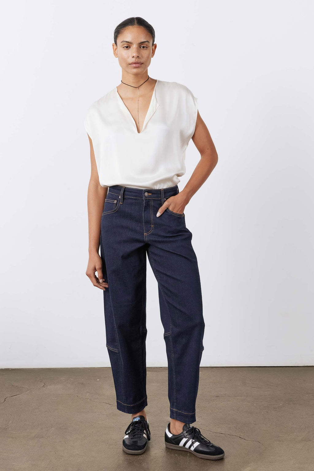 Wide-Leg Barrel Denim Jeans in Nyx Dark Wash