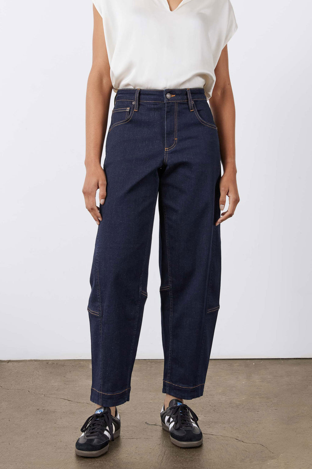 Wide-Leg Barrel Denim Jeans in Nyx Dark Wash