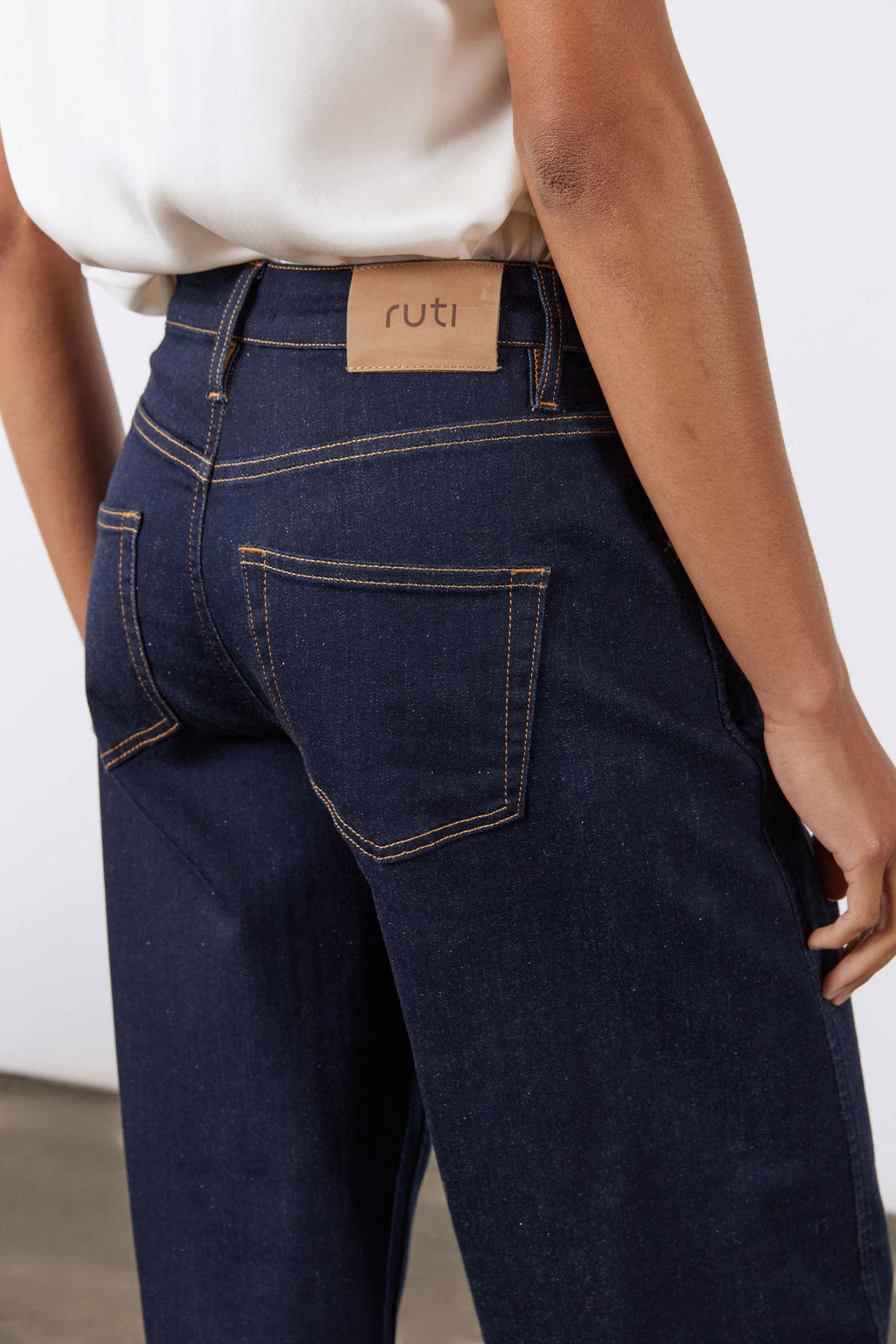 Long Wide-Leg Barrel Denim Jeans in Nyx Dark Wash