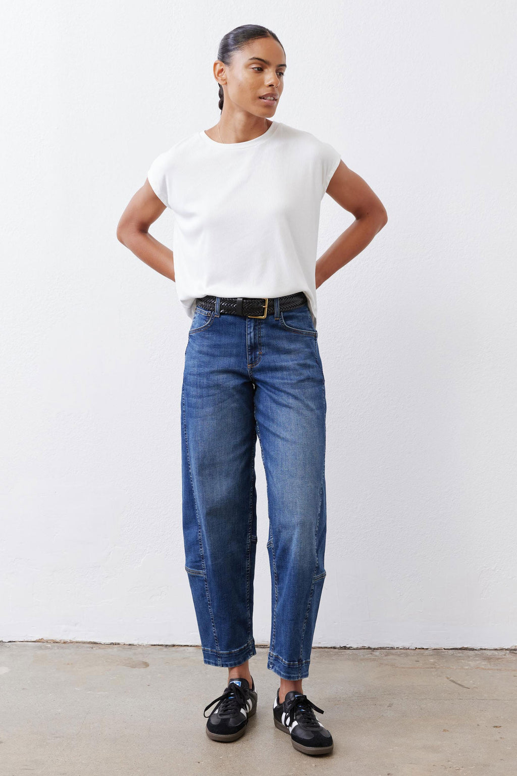 Wide-Leg Barrel Denim Jeans in Indigo